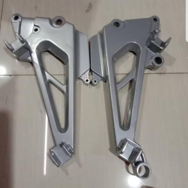 Dudukan footstep/ injakan kaki belakang TIGER BELAKANG