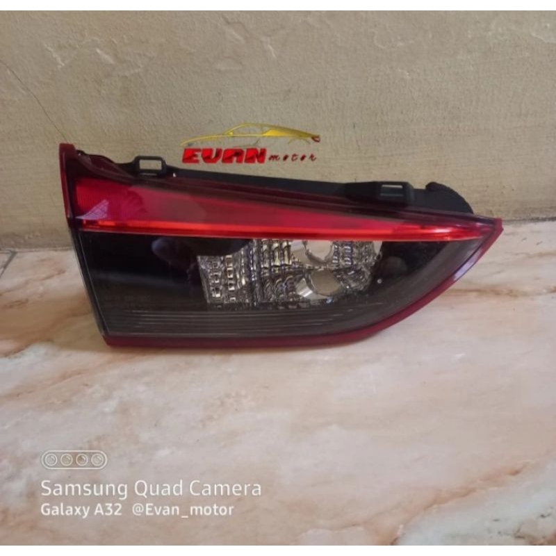 lampu belakang reflektor bagasi mazda 6
