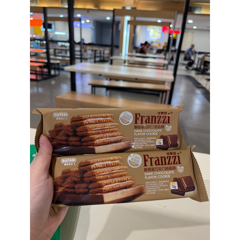 

franzzi dark chocolate flavor cookie 70g / biskuit waffer franzzi dark chocolate