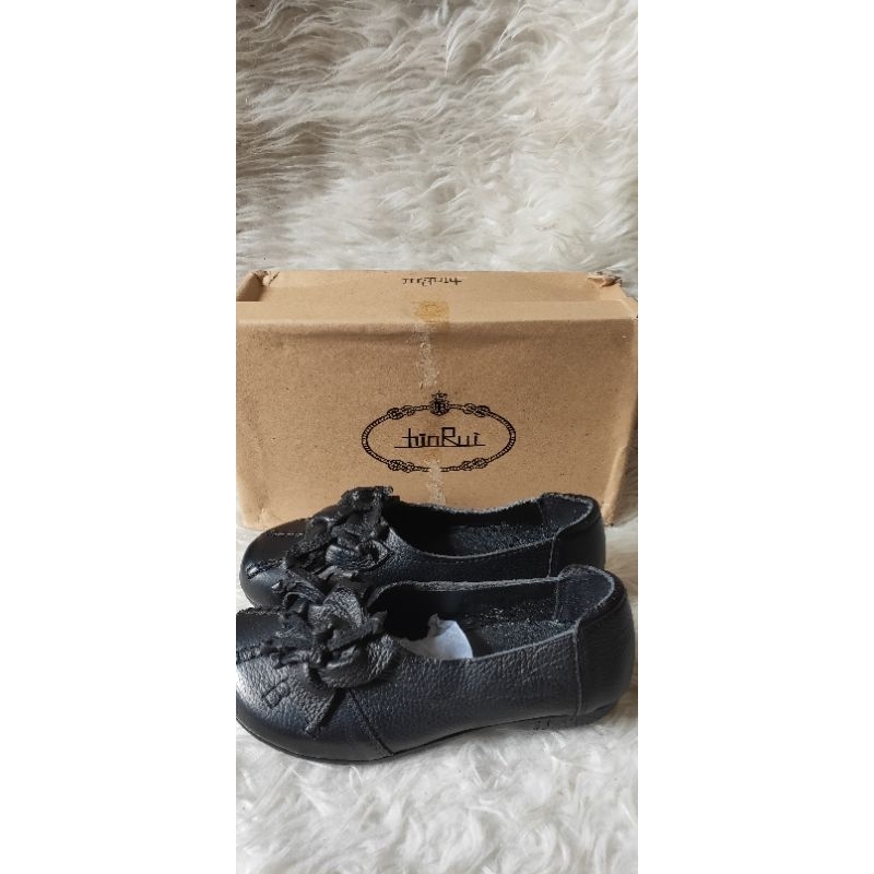 SENDAL DAN SEPATU MATAHARI DISKON