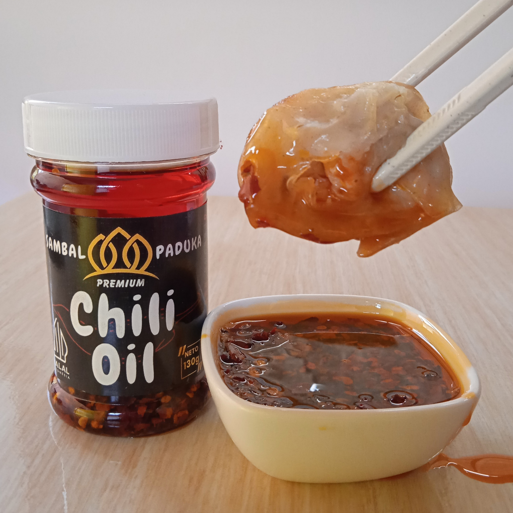 

MINYAK CABAI PEDAS/CHILI OIL DIMSUM HALAL MURAH 130g / MINYAK CABAI PEDAS / SENSASI PEDAS GURIH CHILI OIL UNTUK MASAKAN / RAHASIA KELEZAHATAN MASAKAN ASIA / SENSASI PEDAS YANG MENGUBAH CITA RASA ANDA /