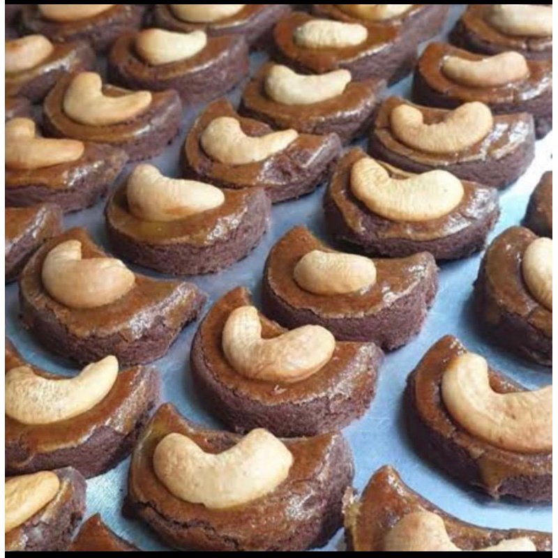 

Chocolate Mede Cookies toples tabung 600ml