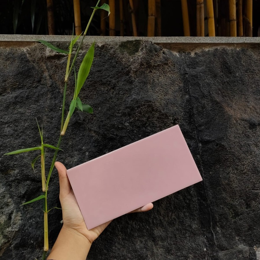 Keramik Dinding Merk Mustika 10x20 No Bevel Pink Glossy