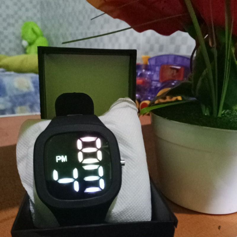 freebox jam tangan pria wanita digital LED kotak besar