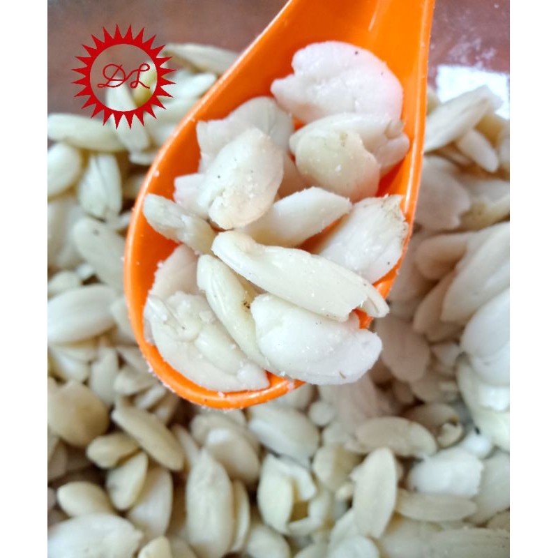 

Kacang Kenari Utuh / Hancur