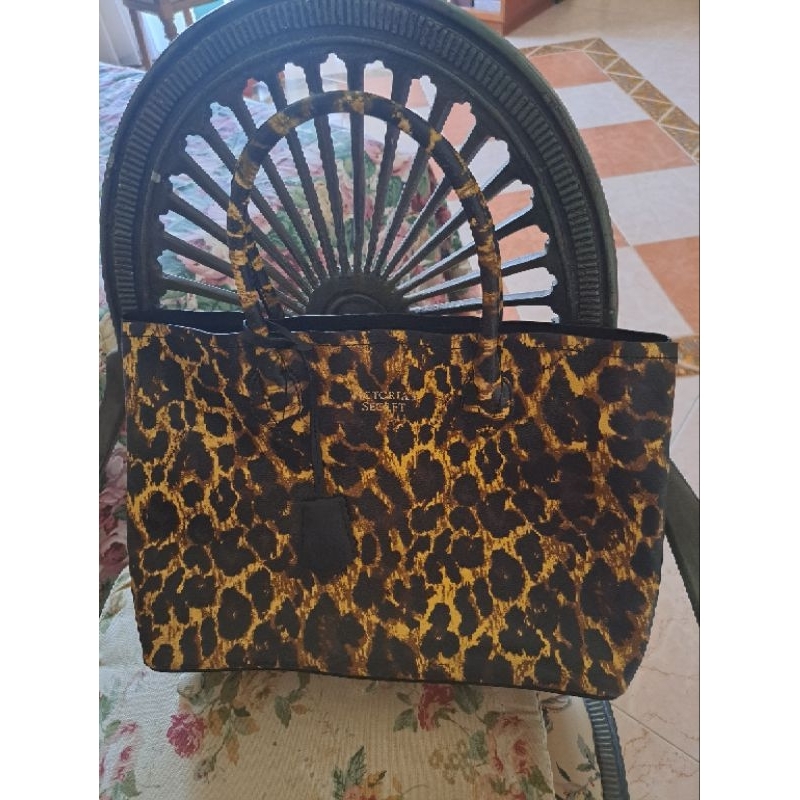 handbag Victoria's Secret corak macan