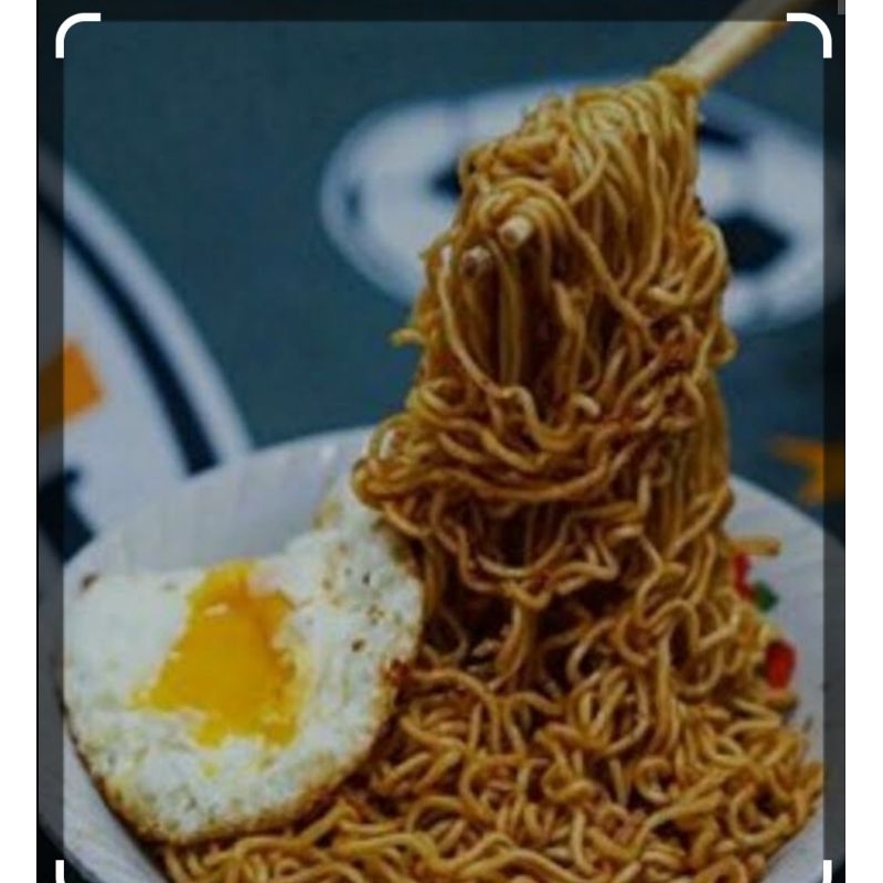 

Mie sedap goreng porsi double dengan telur