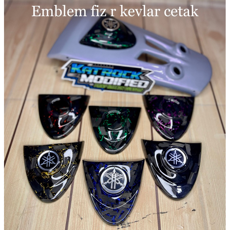 EMBLEM LOGO PANEL DASI  YAMAHA FIZ R FIZR KEVLAR CETAK / EMBLEM FIZ , EMBLEM FIZR LOGO PANEL YAMAHA 