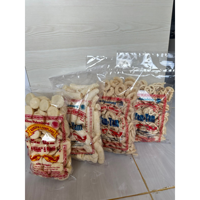 

paket kemplang 4bks nyemil santai2 (mini,usus,cincin,sgl kulit)