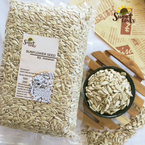 

Sunflower Seed /Biji Matahari Kupas / kuaci kupas - Roasted Sunflower Seed 1 Kg