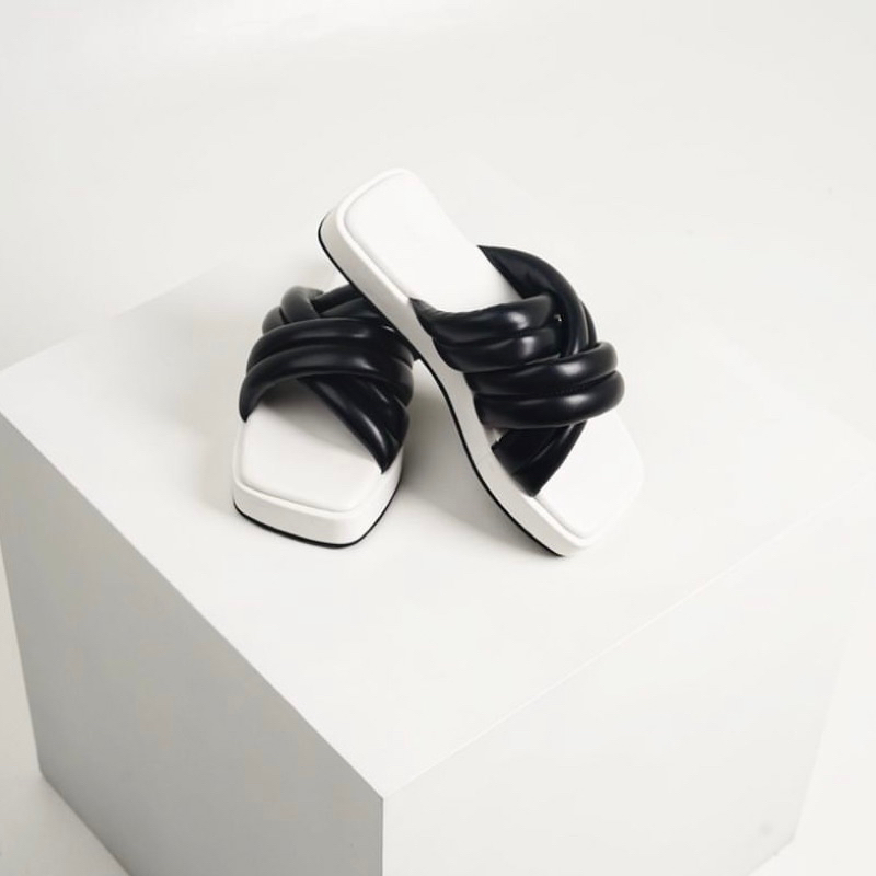 NADIE Sandal Wanita - Pillow (Black)