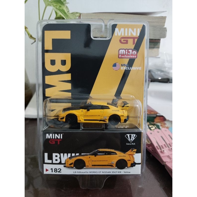 Mini GT Nissan 35GT-RR Yellow 182