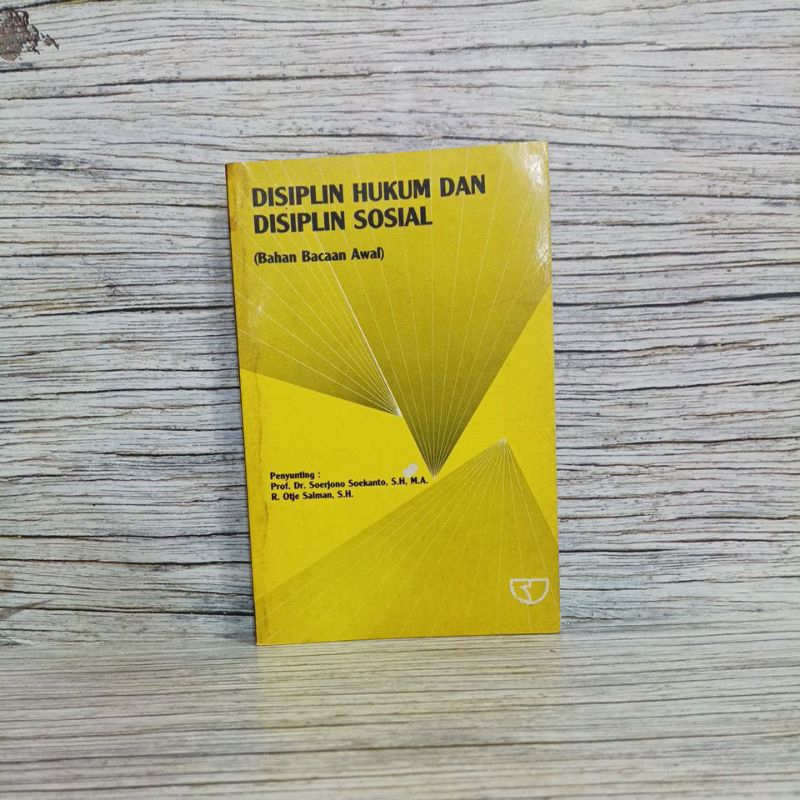 DISIPLIN HUKUM DAN DISIPLIN SOSIAL - Prof Dr Soerjono Soekanto