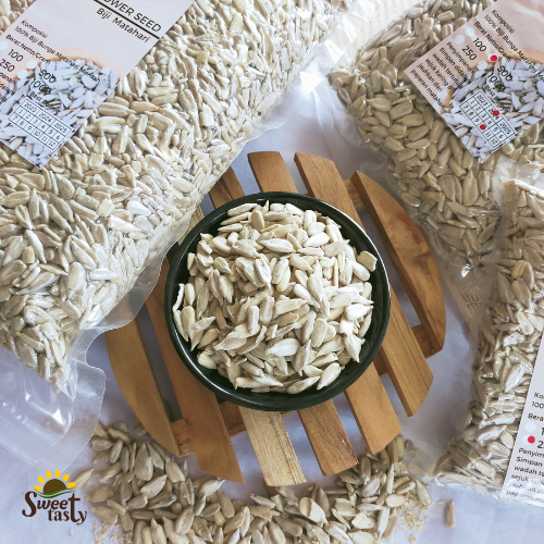 

Sunflower Seed - Kuaci Biji Matahari Kupas - Roasted Sunflower Seed 500 gram