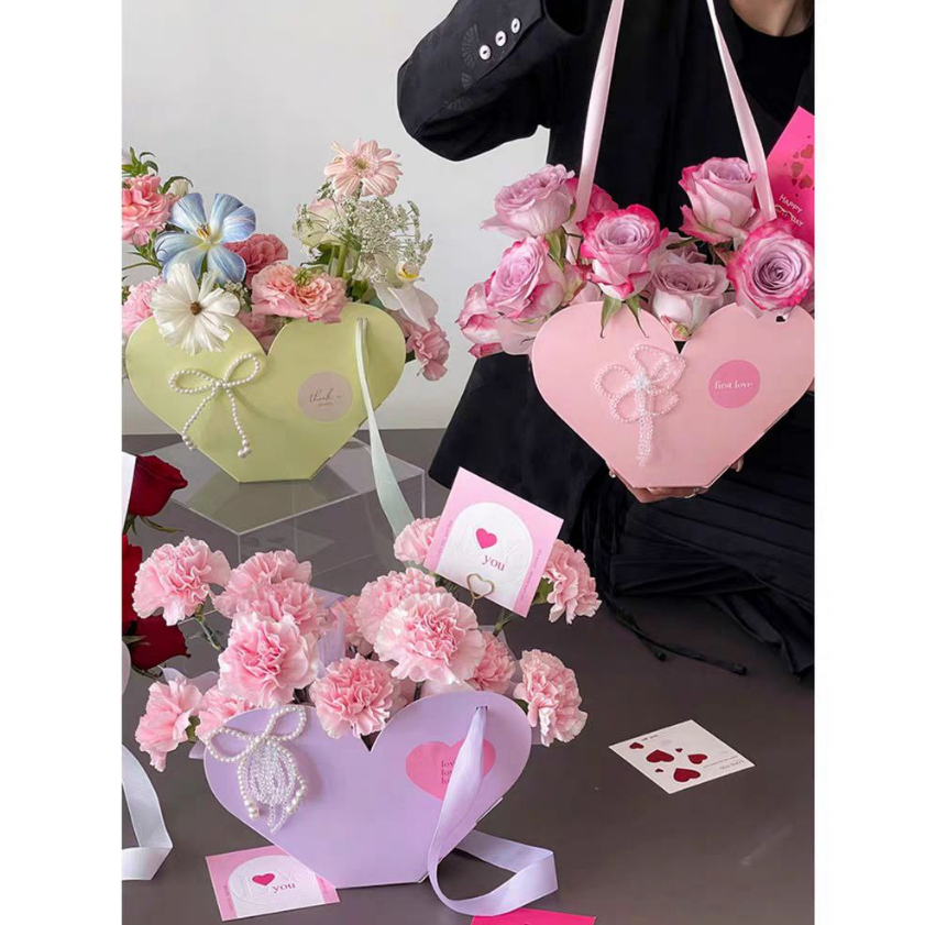 

B39 Love Flower box | Kotak Bunga | Kotak Tenteng Bunga | Kotak Love | Handy Bag | Flower Box | Box Bunga | Florist