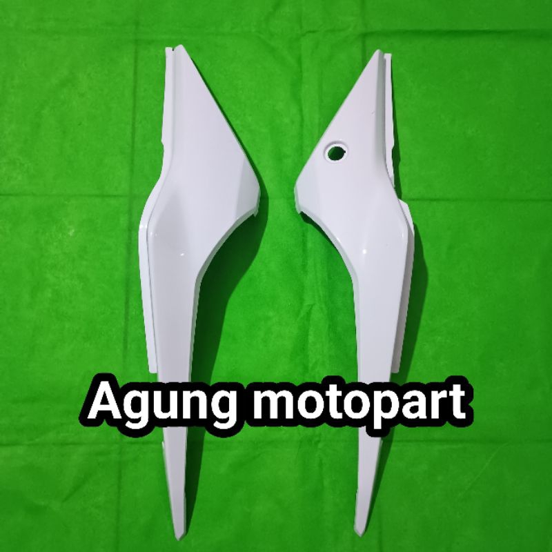 cover body body belakang sepasang honda CB150R CB150R new putih berkualitas