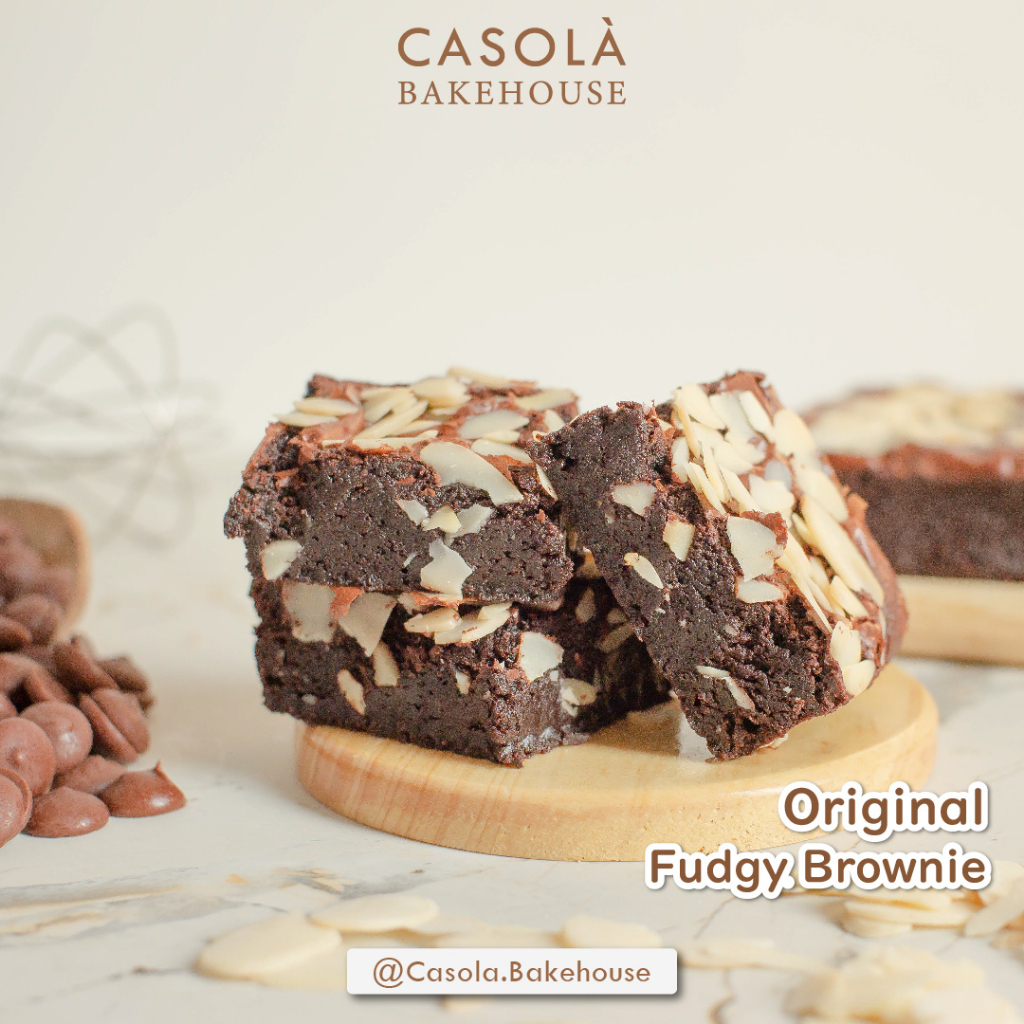 

Fudgy Brownies ( Original Almond ) by casola bakehouse