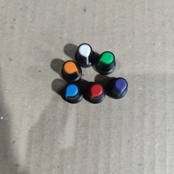 Knop Potensio Plastik Warna Warni
