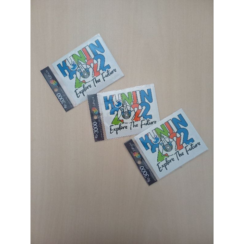 

STIKER CUTTING GLOSSY. GAMBAR KUNJIN SISWA 2022