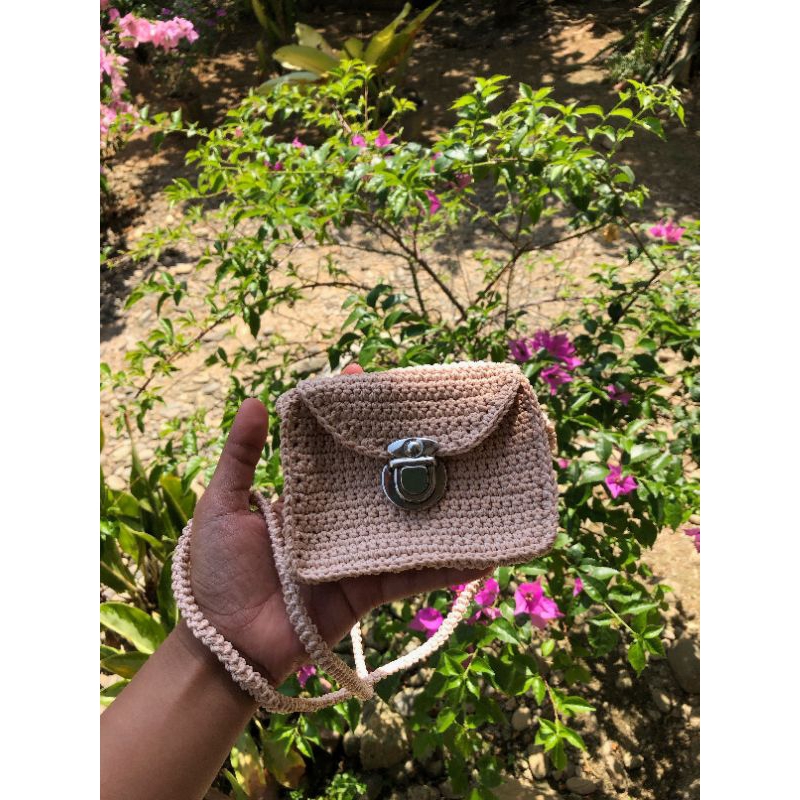 tas selempang mini rajut