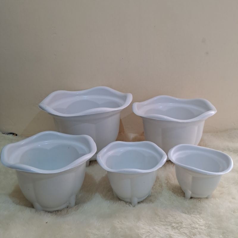 Pot Bunga Plastik Warna Putih Diameter 17 cm, 20 cm, 25 cm, 30 cm,35 cm