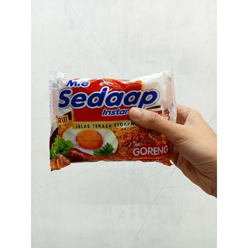 

mie instan goreng, mie sedaap goreng, mie goreng, mie sedaap goreng ayam Krispy