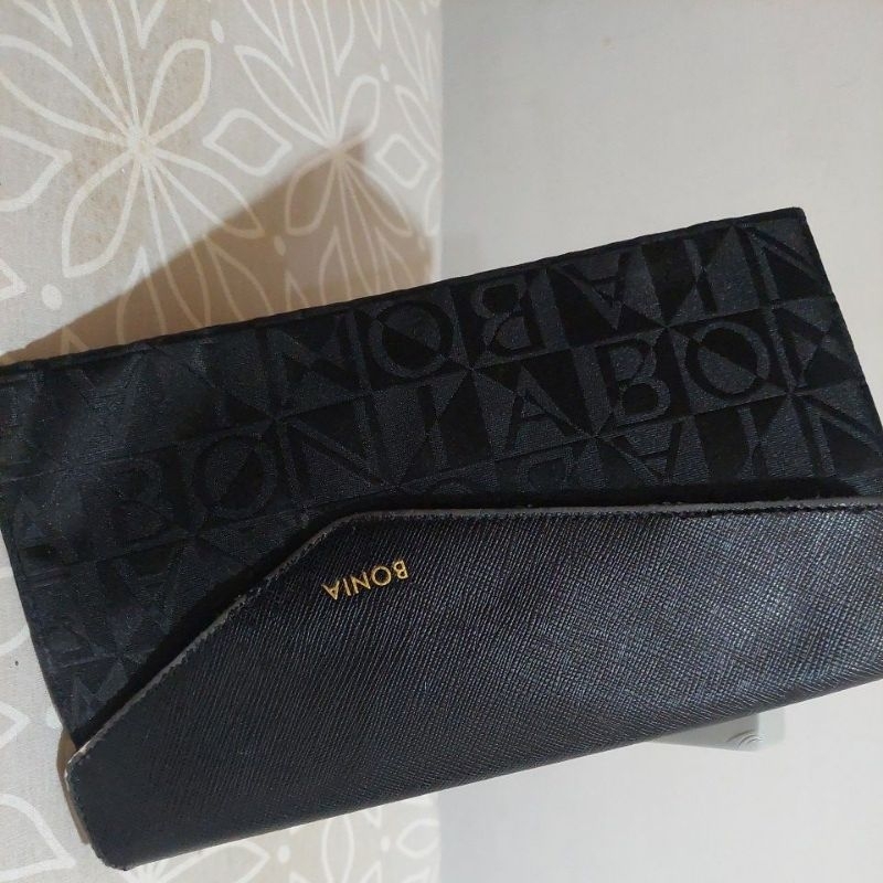 BONIA ORIGINAL PRELOVED (PO MALL Rickyx jr) BONIA butik. Dompet uang saja tanpa koin.BUTUH REPAIR