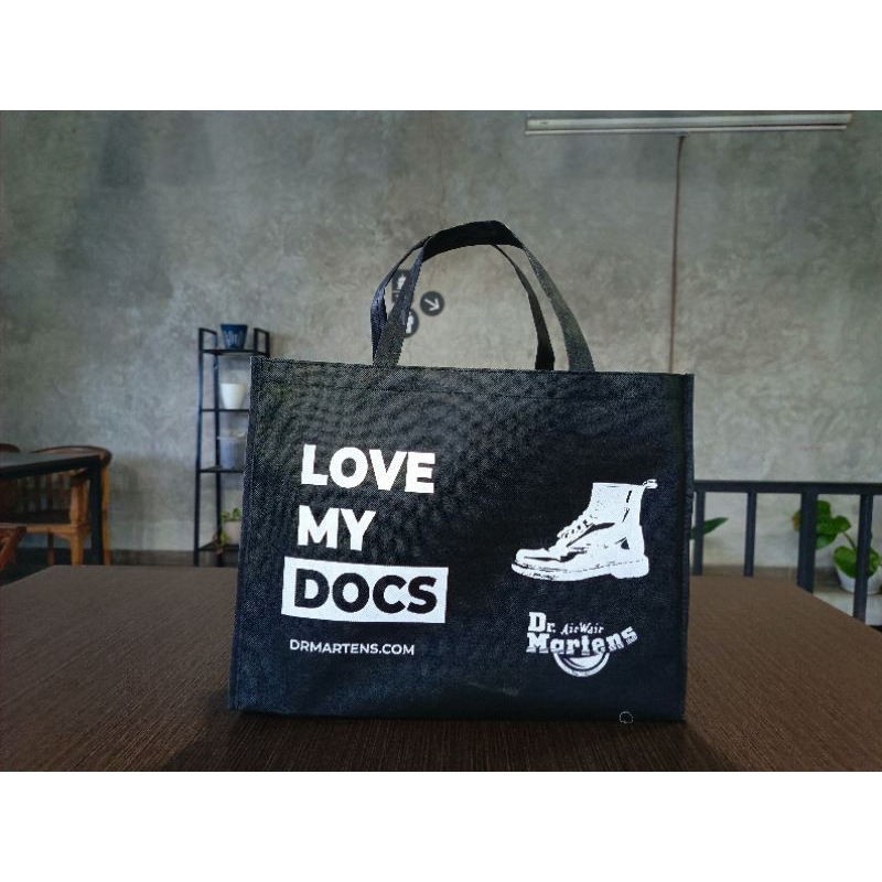 shopping bag dr martens
