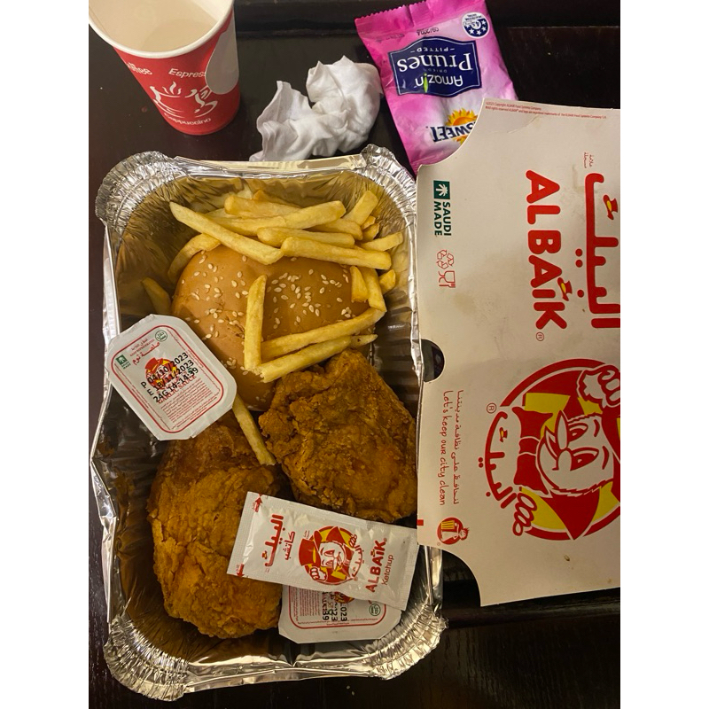 

Pre Order Albaik Chicken Meal 1 Box (Albaik Arab Saudi)