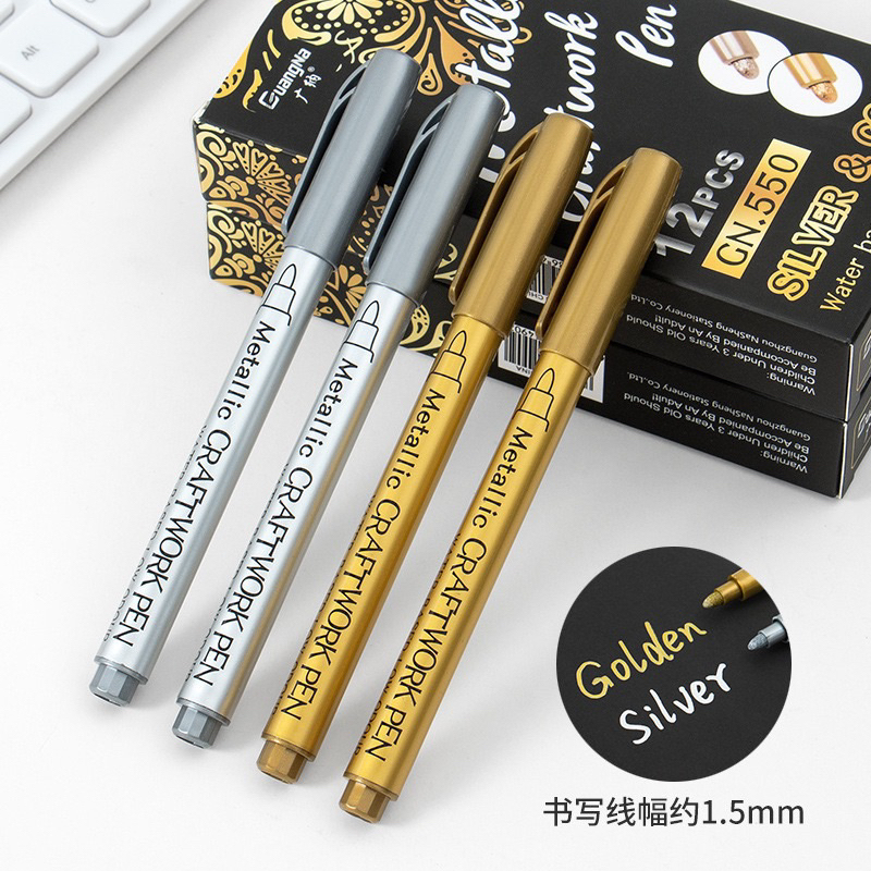 

Delunashop marker Pena Spidol Tinta Metalik Emas Perak silver Metallic permanen Craftwork Scrapbook Pen Paint Marker GN-550 Metallic Gold / Silver