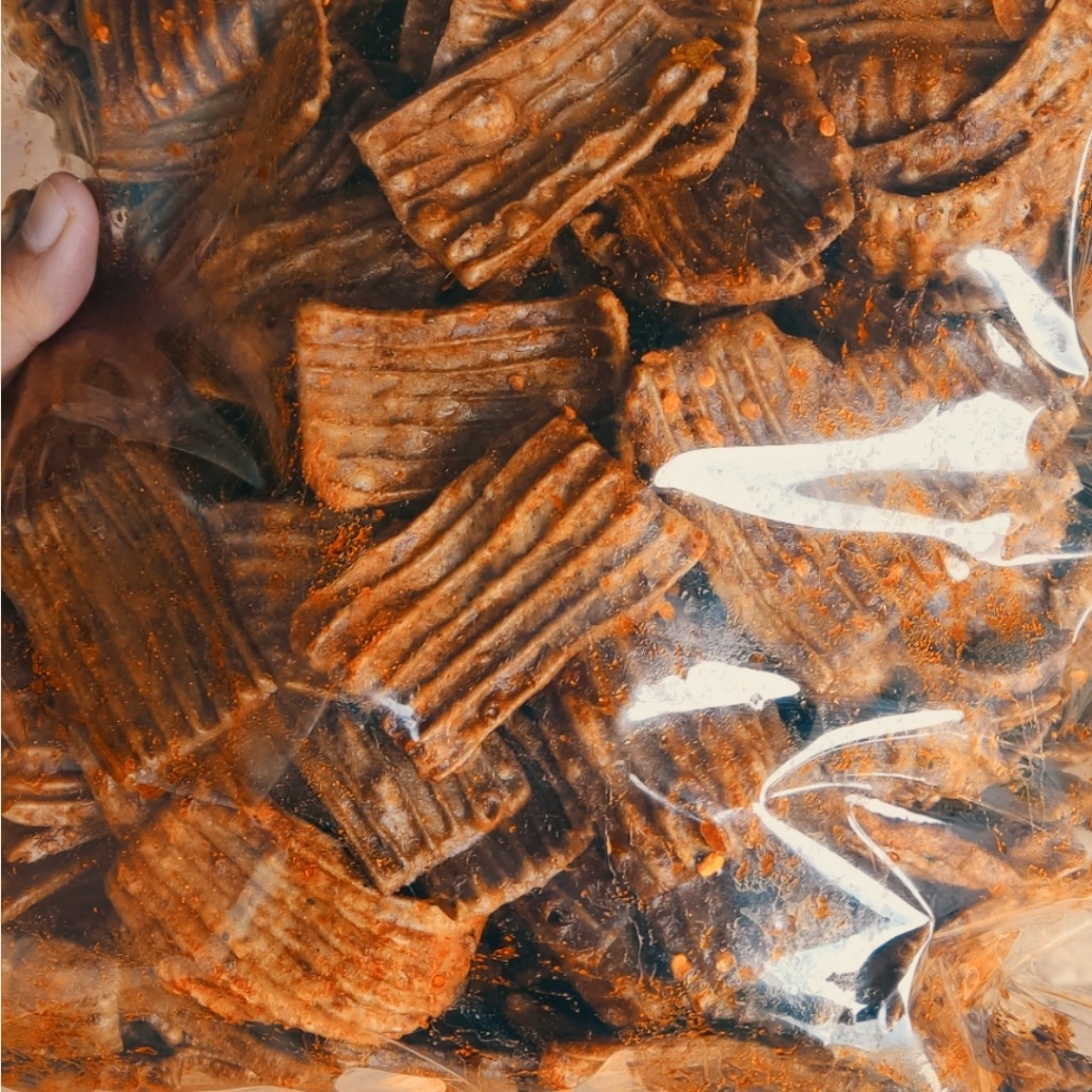 

Kerupuk Jengkol Sisir 1kg Extra Pedas Daun Jeruk