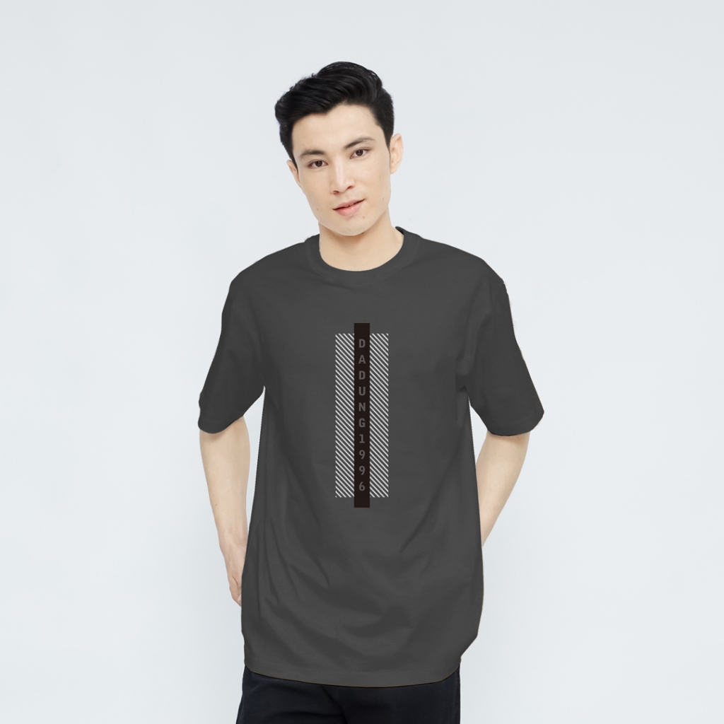 DADUNG | Kaos Pria Warna Abu Tua, Nyaman dan Stylish | 1996 – T-SHIRT