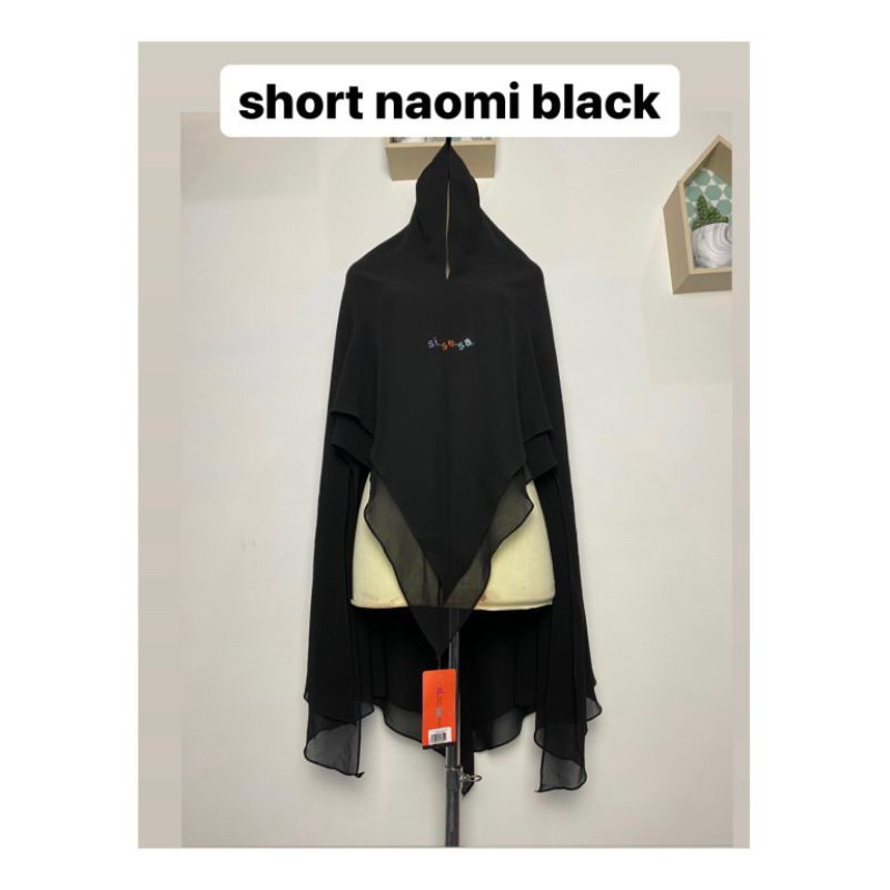 khimar sisesa short naomi hitam