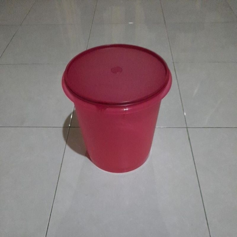 Toples Giant Canister Tupperware