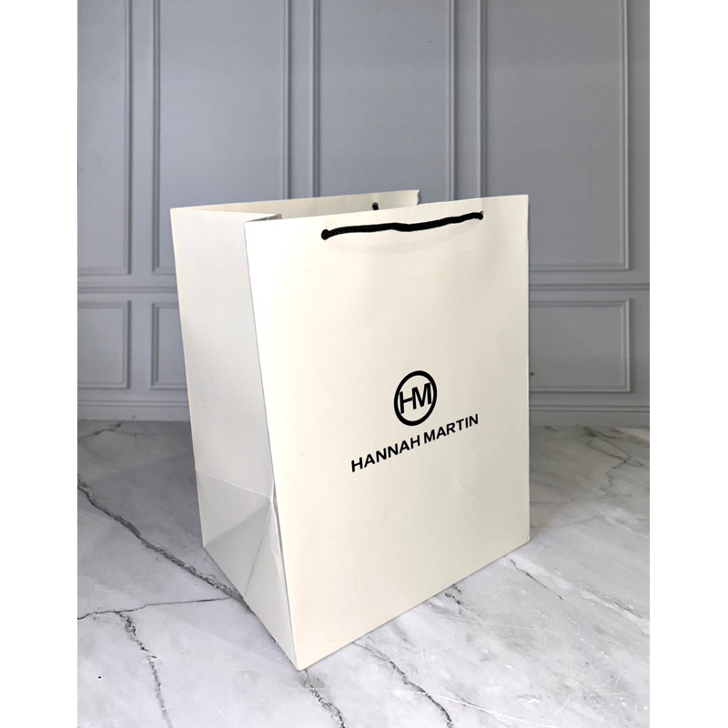 

Paper Bag HANNAH MARTIN ( READY STOCK JKT ) Paper Bag Pembungkus Kado