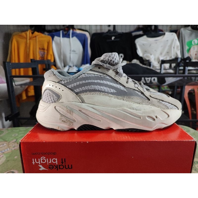 SEPATU BRANDED SECOND ADIDAS YEEZY BOOST 41/26