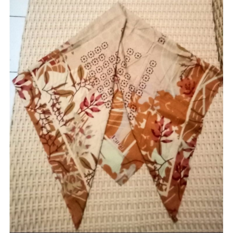 HIJAB SEGI EMPAT VOAL MOTIF AZARA