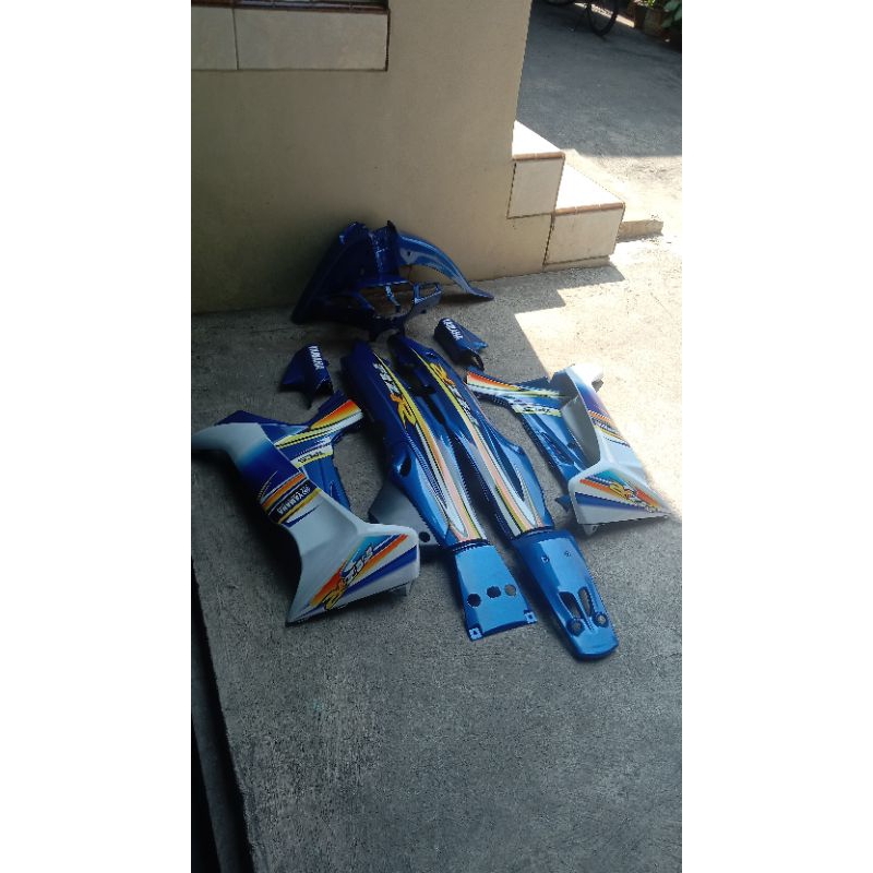 cover body FIZR halus warna biru putih striping custom limited edition