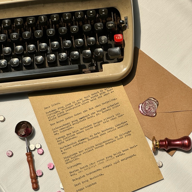 

CUSTOM SURAT TYPEWRITER VINTAGE AESTHETIC