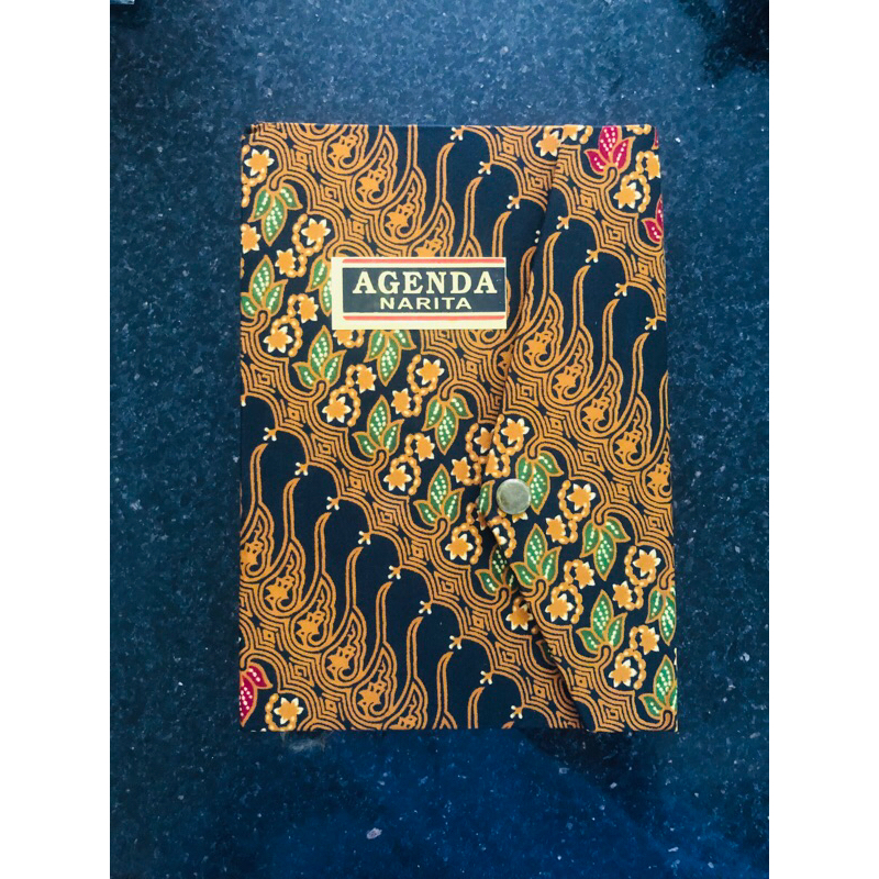 

Agenda Batik Narita ada kancing