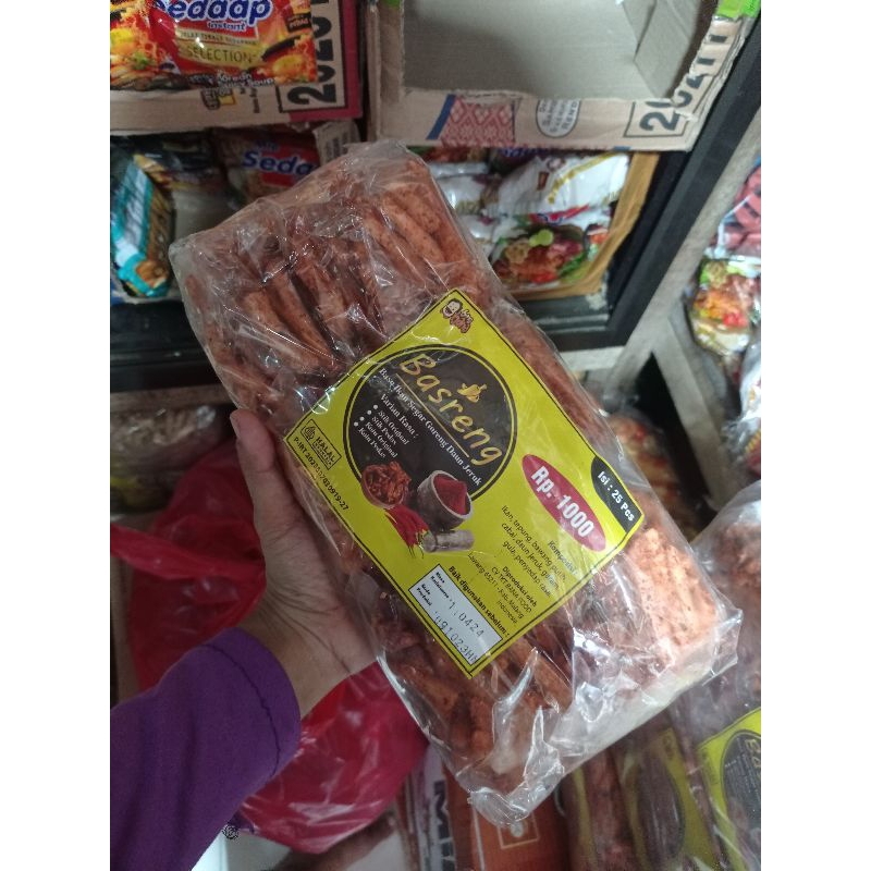 

Snack Basreng Daun Jeruk Bentuk Stik rasa pedas gurih enak 1 pack isi 25 pcs