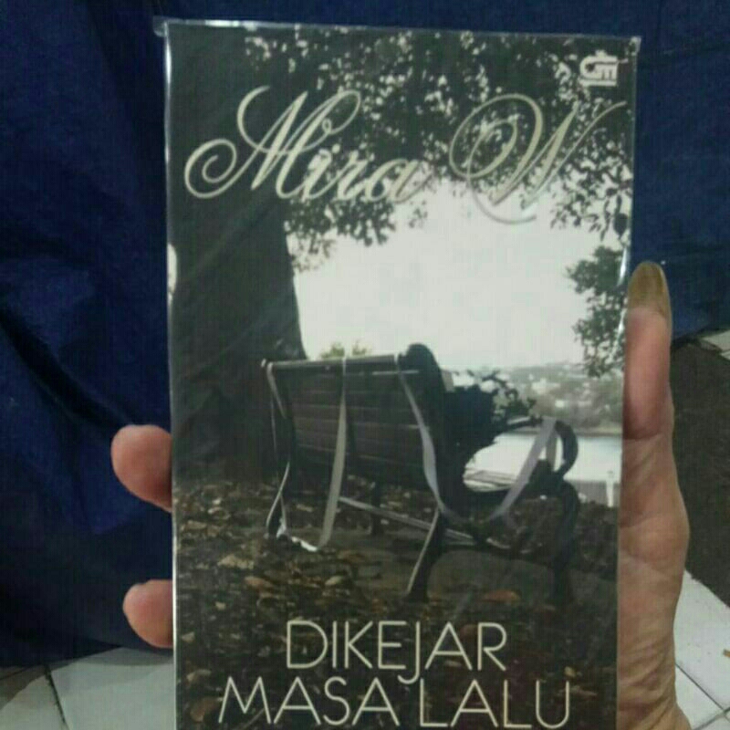 NOVEL BEKAS DIKEJAR MASA LALU. MIRA W