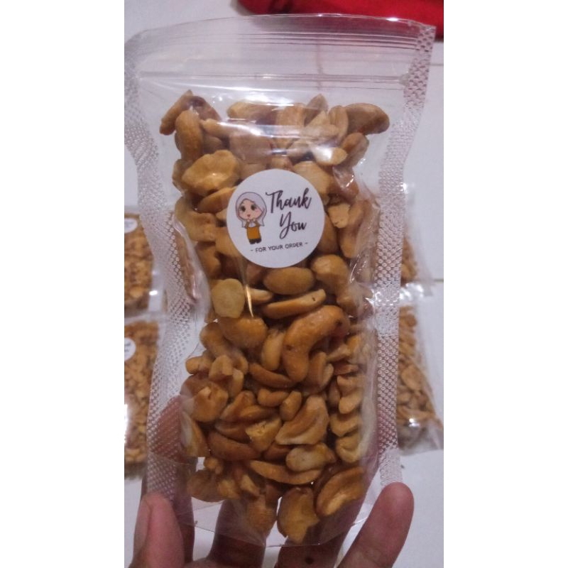 

kacang mede 100g