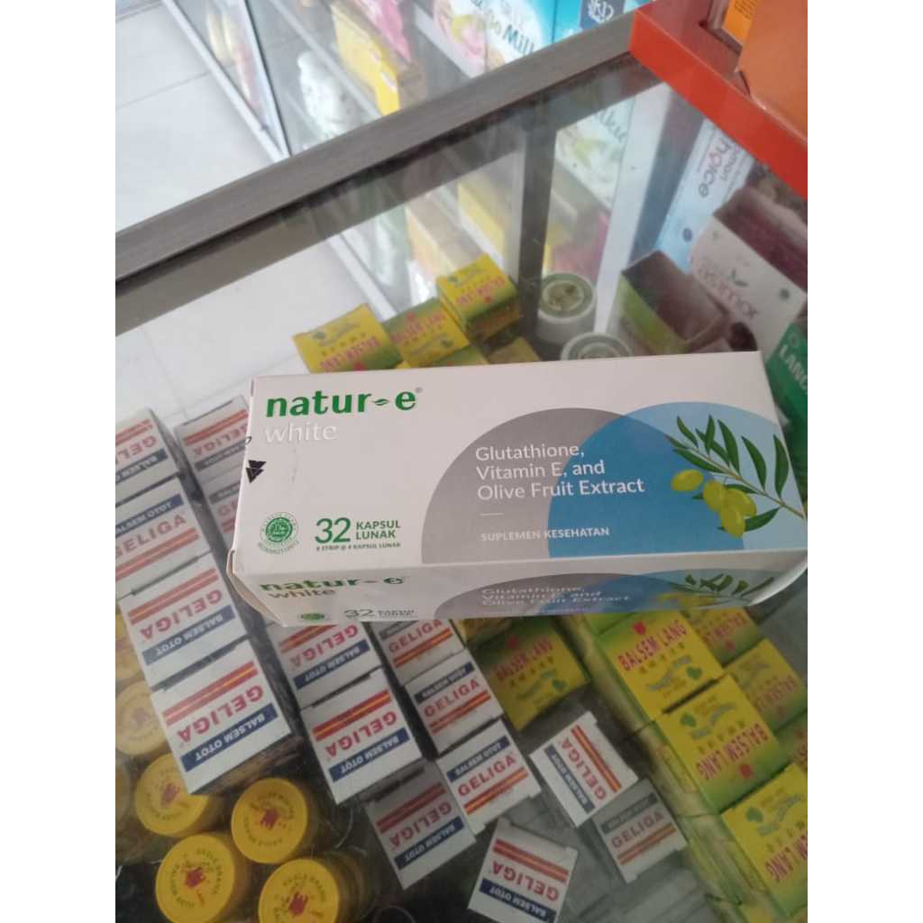 Nature E White isi 4 kapsul