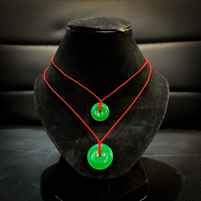 Kalung Tali Merah Batu Giok hijau