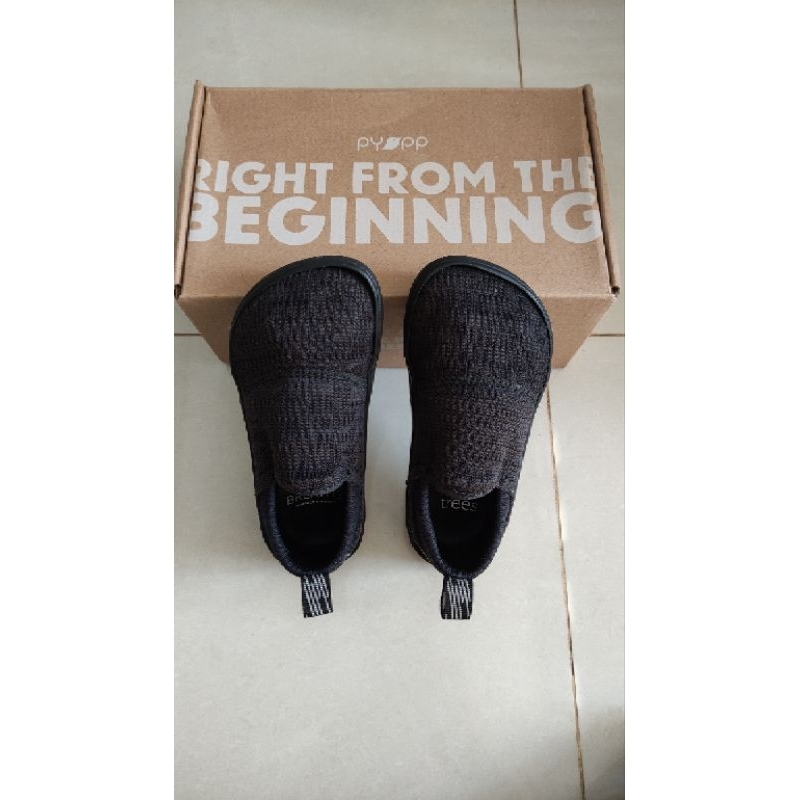 Pyopp preloved size 28  Poro sepatu anak sekolah laki shoes boy hitam all black