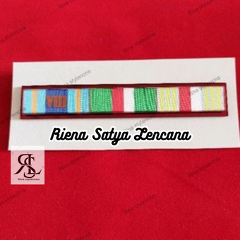 

RB Pita Jasa TNI Datar 8.tahun+Darma Nusa+Wira Darma. Tatakan Acrylik Mirror.