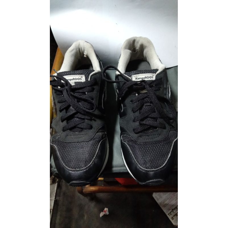 Sepatu second kangaroos