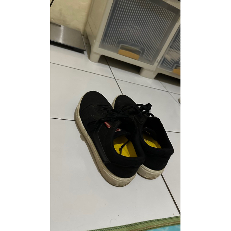 sepatu aero street