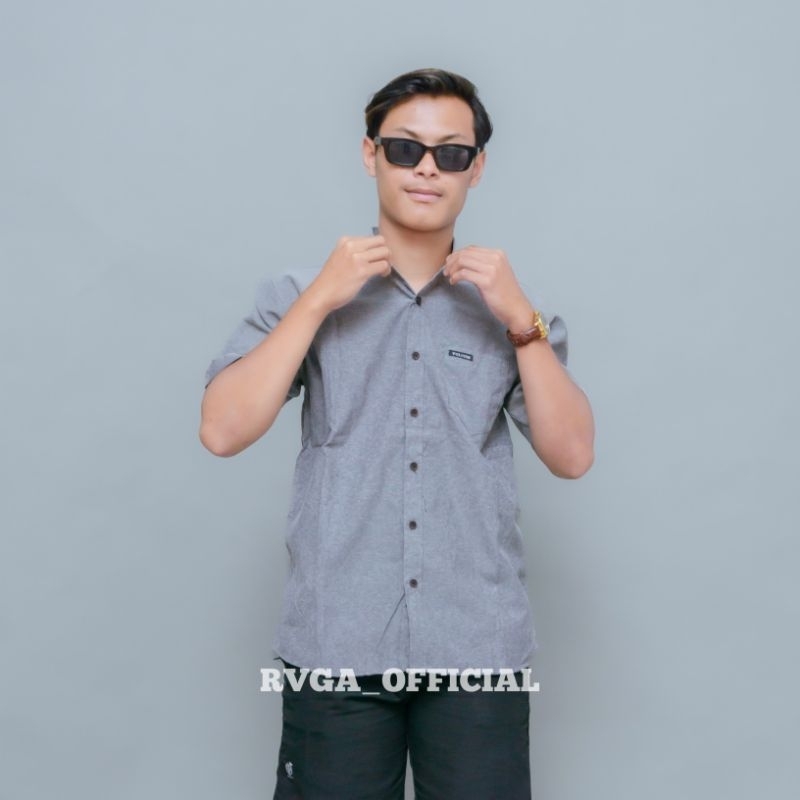 KEMEJA KASUAL KEMEJA PRIA LENGAN PENDEK ABU TUA   OUTFIT KEMEJA